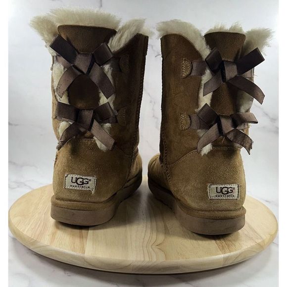 UGG Women's Size 10 Bailey Bow Tan Suede Sheepskin Lined Sherpa Boots 1002954 - Picture 4 of 9
